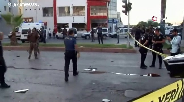 إصابة 5 أشخاص في انفجار قنبلة استهدفت حافلة شرطة جنوب تركيا