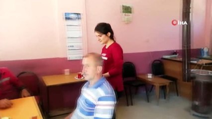 KPSS 84.'sü genç kız, babasının sanayideki çay ocağında çalışıyor