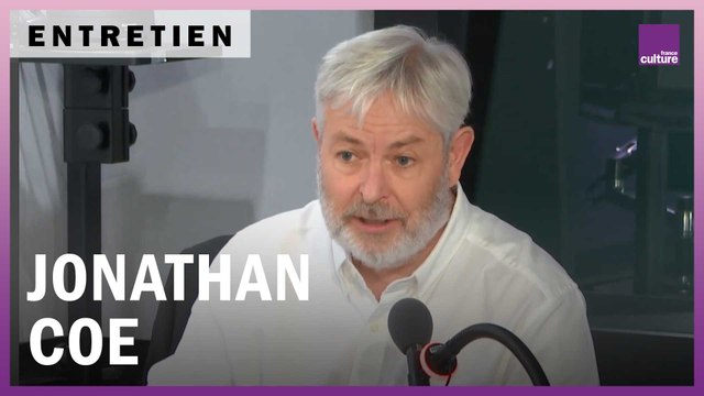 Jonathan Coe : J'ai toujours été attiré par les romans qui mélangent récits publics et privés