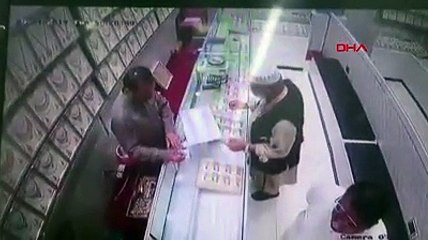 Pakistan depreminde hayatını kaybedenlerin sayısı 30'a yükseldi