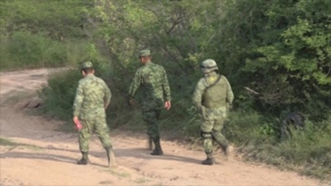 Buscan indicios de 43 estudiantes de Ayotzinapa en un vertedero de basura