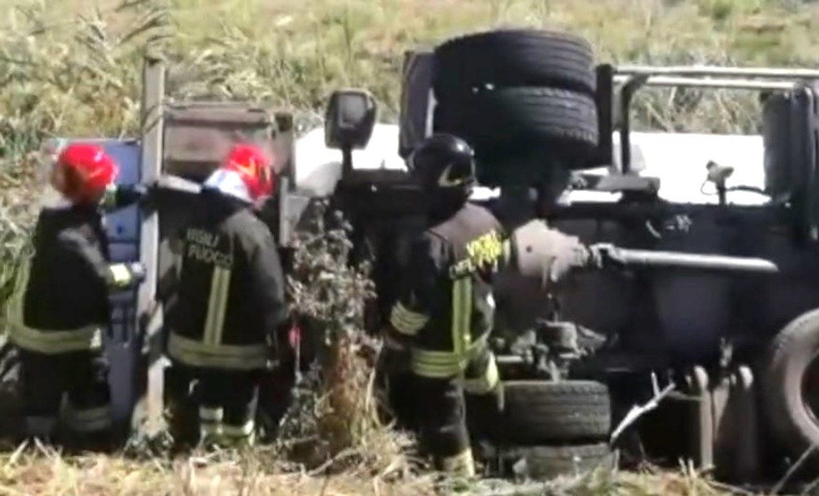 Terracina (LT) - Si ribalta autocisterna carica di Gpl (24.09.19)