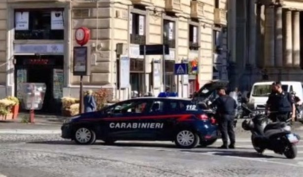 Piano Napoli , carabinieri sorvolano centro storico: denunciato 24enne col coltello (25.09.19)