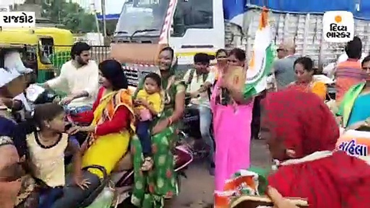 રાજકોટમાં હેલ્મેટના બદલે તપેલા પહેલી નવા નિયમનો...