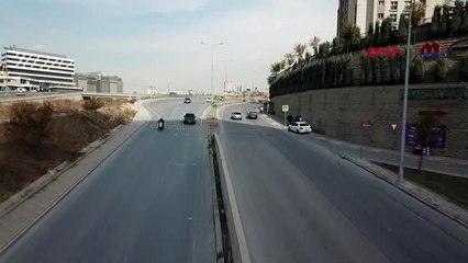 İstanbul yarım çizgili yaya geçidi'nde yayaların zor anları