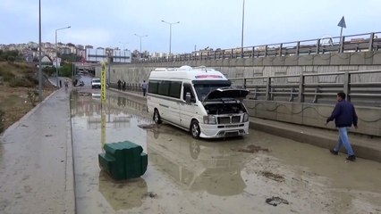 Kuşadası'nda sağanak su baskınlarına neden oldu - AYDIN