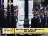 8 masusuwerteng bata ang hinintuan at hinalikan ni Pope Francis sa kanyang motorcade sa loob ng UST