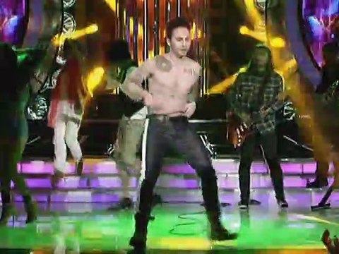 Your Face Sounds Familiar: Tutti Caringal as Adam Levine - Moves Like Jagger