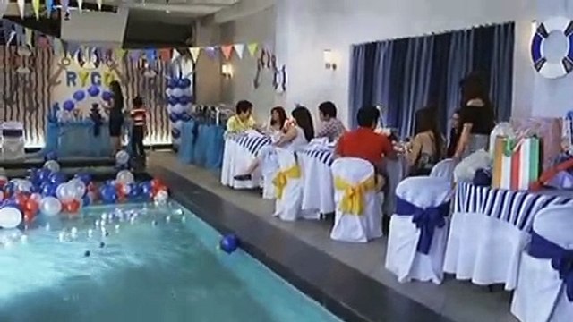 Toni invites Cecilia and her family for a dinner