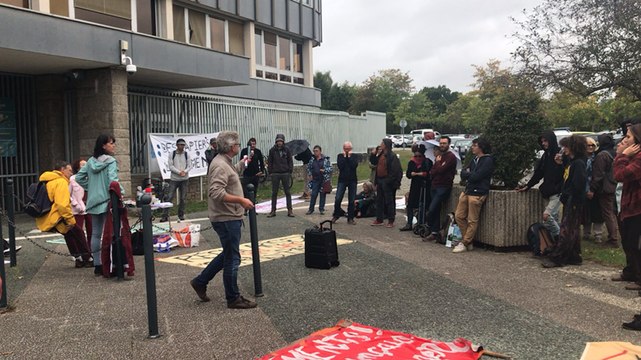 À Rennes, les soutiens aux migrants interpellent la préfète