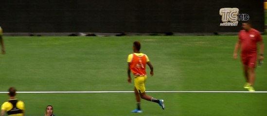 Ángelo Quiñónez habla sobre el apoyo que le brinda a sus compañeros desde la banca