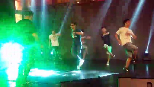 Knock? Knock? Who's There?Uncensored! Uncensored Who? Silipin ang uncensored na opening dance number ng Banana Sundae barkada!
