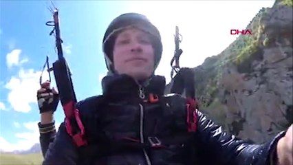 Rusya'da paraşütler birbirine dolandı, 1 kişi hayatını kaybetti