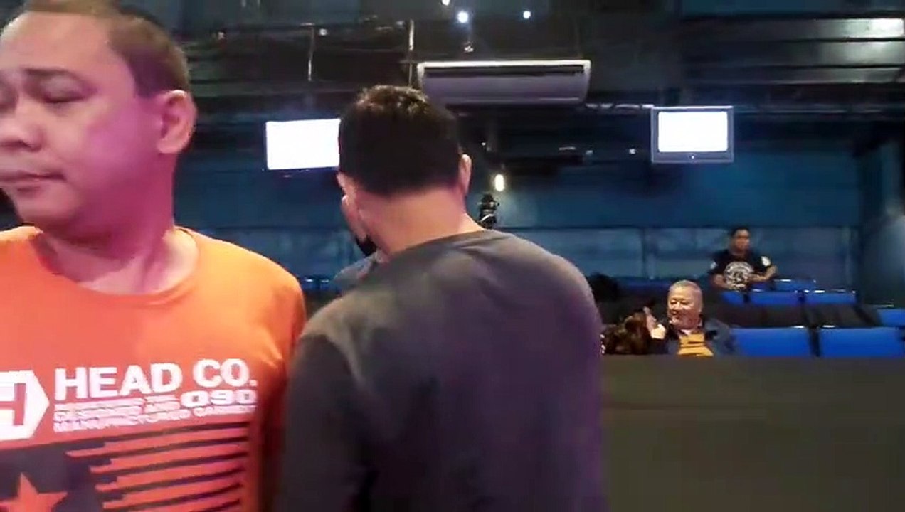 Alamin kung ano ang lumalaki kay Kuya Jobert sa tuwing nag i-stretch siya ng kanyang muscle!