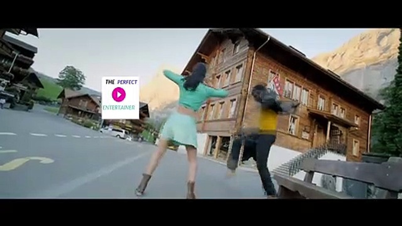 South Film actress Shruti amazing moves in short dress