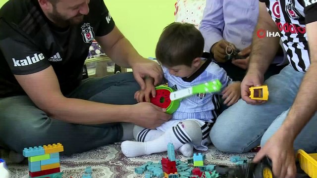 Biyonik kulakla ilk defa işiten Yusuf’a sürpriz teklif...Beşiktaş Çarşı Grubu futbol tutkunu Yusuf'a Beşiktaş’ın bir maçını izleme fırsatı sundu