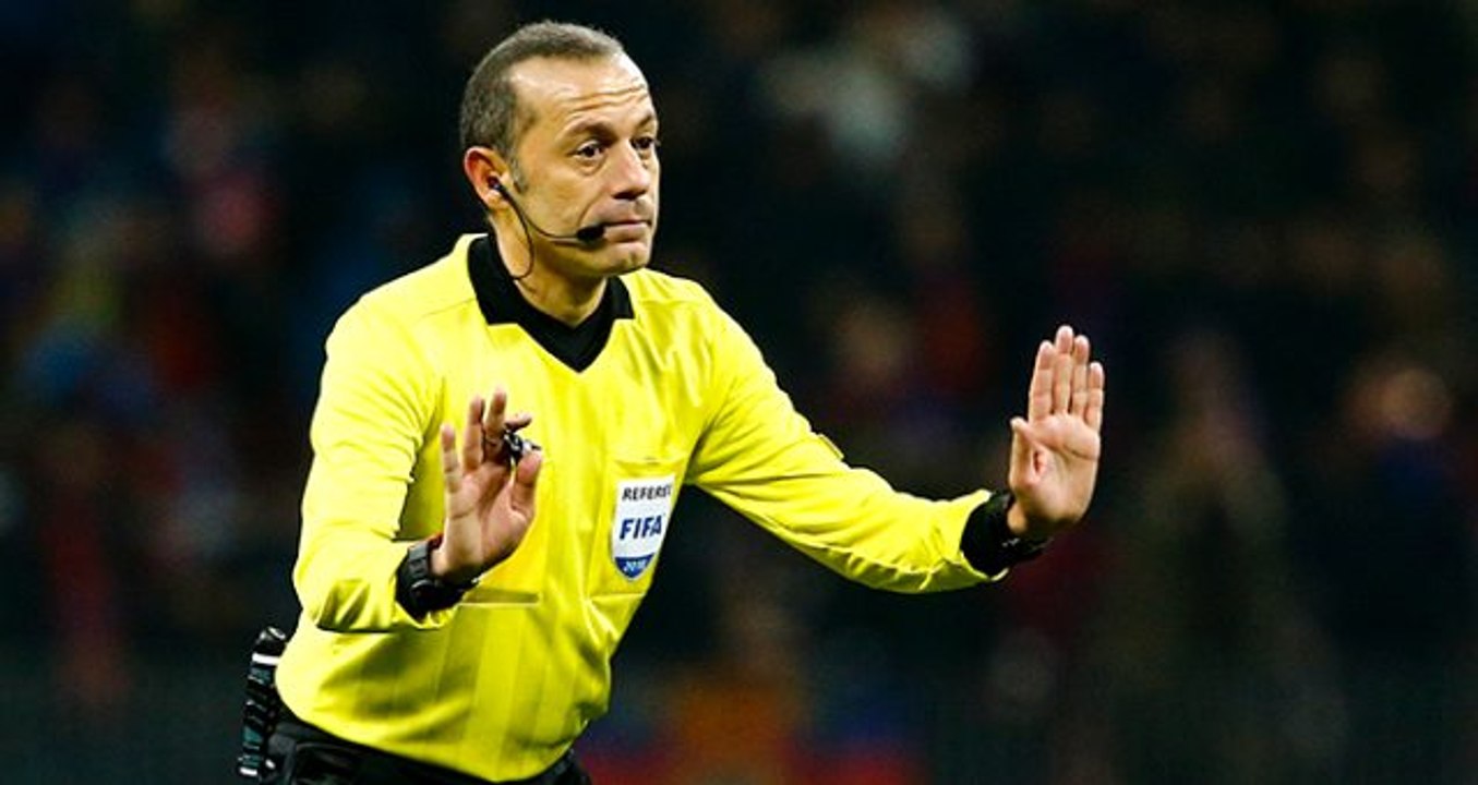 Dev derbiyi Cüneyt Çakır yönetecek! İşte Çakır'ın karnesi