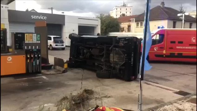 Accident à la station essence Pompidou à Troyes