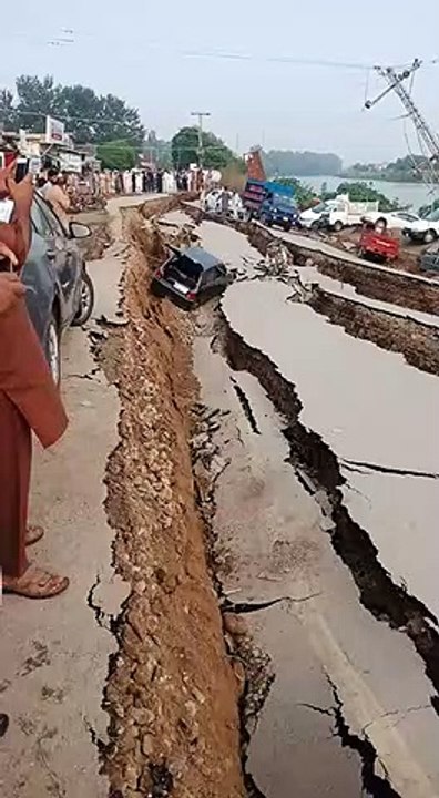 Powerful Earthquake in Kashmir