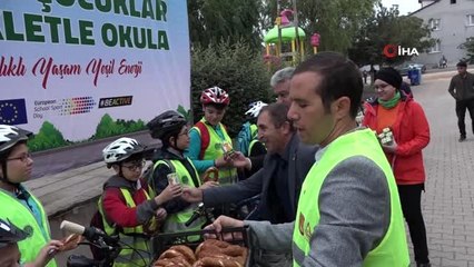 Farkındalık oluşturmak için okula bisikletleriyle gittiler
