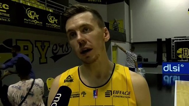 Edouard Choquet après la victoire de Fos Provence Basket contre Aix-Maurienne