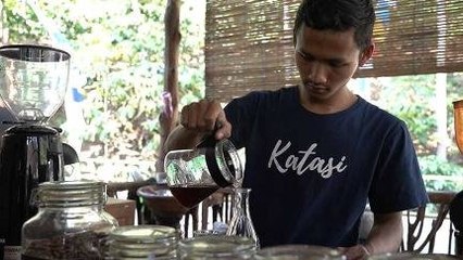Ngopi Asik Di Kaki Gunung Kelir