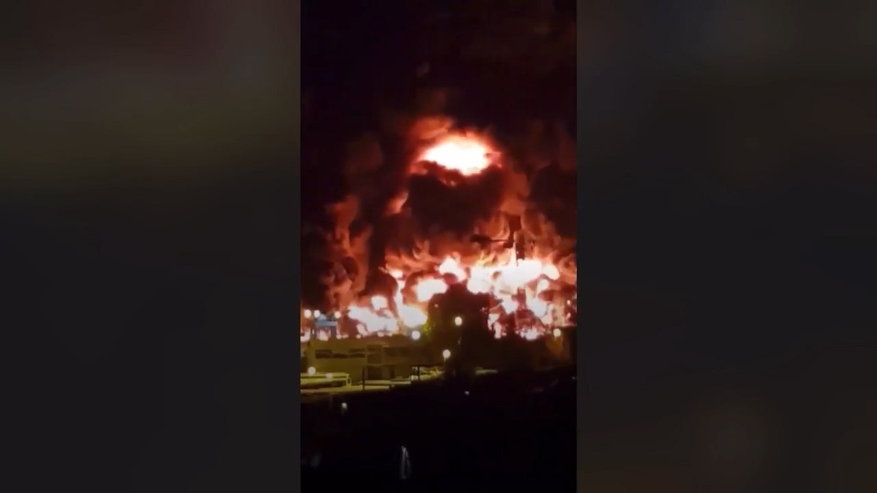 Rouen : les images de l'incendie de l’usine  chimique Lubrizol