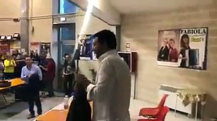 Download Video: Salvini a Tavernelle (Perugia) mostra felpa tra gli applausi (25.09.19)