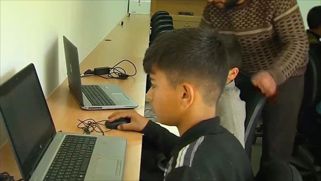 كن معي .. تطبيق للحد من إدمان الأطفال بغزة على الهواتف الذكية