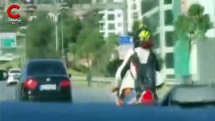 Kadıköy'de motosiklet üzerinde tehlikeli dans