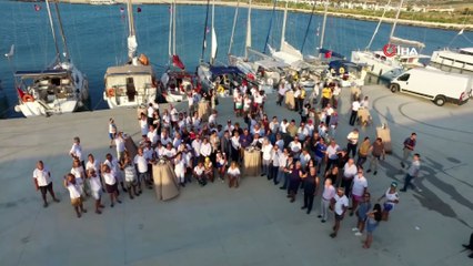 Yat rallicileri İskenderun Körfezinde sevgi çemberi oluşturdular