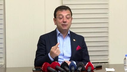 İmamoğlu, basın mensuplarıyla bir araya geldi