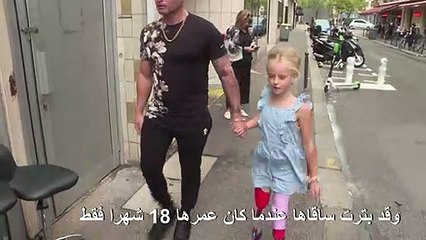 فتاة مبتورة الساقين تشارك في أسبوع الموضة في باريس