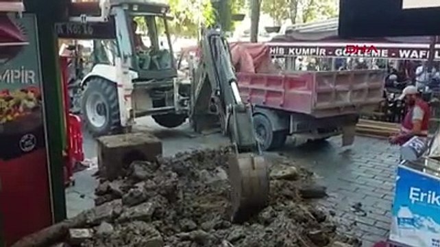 Ortaköy'de yol çöktü