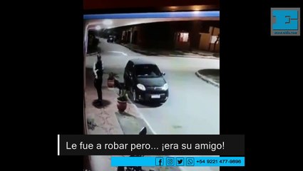 Amigos son los amigos: motochorro le fue a robar y terminó abrazado con la víctima