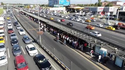 Deprem sonrası metrobüs yoğunluğu havadan görüntülendi