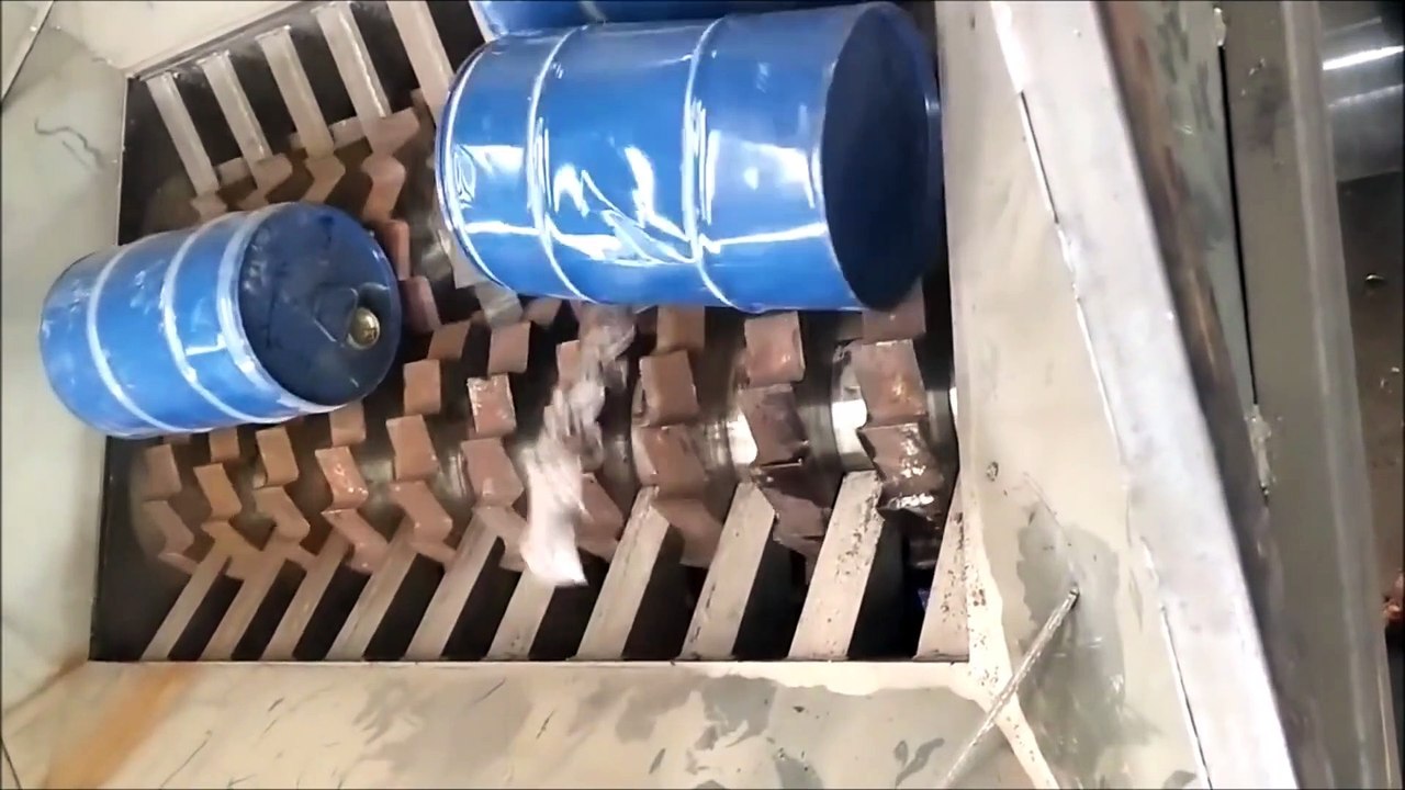 TECHNOLOGY 01:  Daily shredding machine destroy