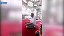 شاب عربي يوثق بالصدفة لحظة حدوث الهزة الأرضية في أحد مساجد إسطنبول