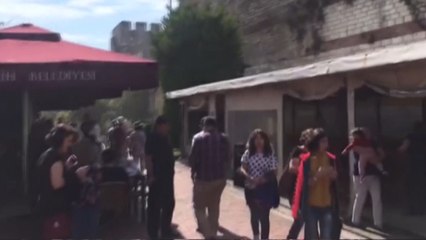 Çay bahçesindeki vatandaşların panik anı...