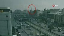 Avcılar'da cami minaresinin yıkılma anı kameralara yansıdı