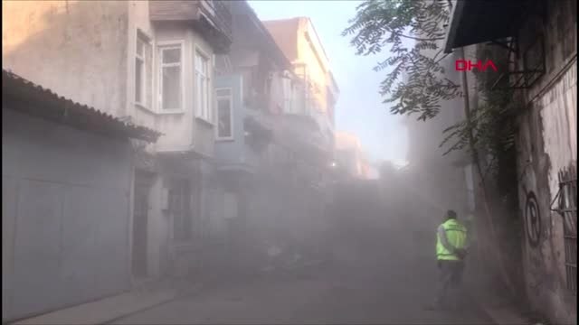 Balat'ta metruk binalarda yıkım yapılıyor 1