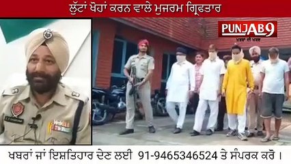 पुलिस ने गरिफ़तर लोगों से 2 , 12 बोर राइफ़ल ज़िंदा कारतूस समेत चोरी की गाड़ियाँ और मोटरसाइकल बरामद किए