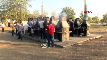 Esenler'de çadır kuranlar geceyi parklarda geçirecek