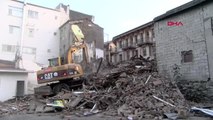 Balat'ta binanın yıkımı sırasında çökme