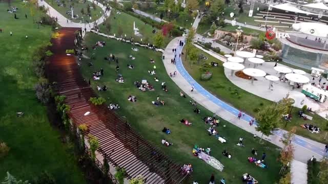 Beylikdüzü'nde deprem sonrası vatandaşların akın ettiği Yaşam Vadisi havadan görüntülendi