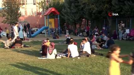 Bahçelievler'de deprem sonrası vatandaşlar parka akın etti