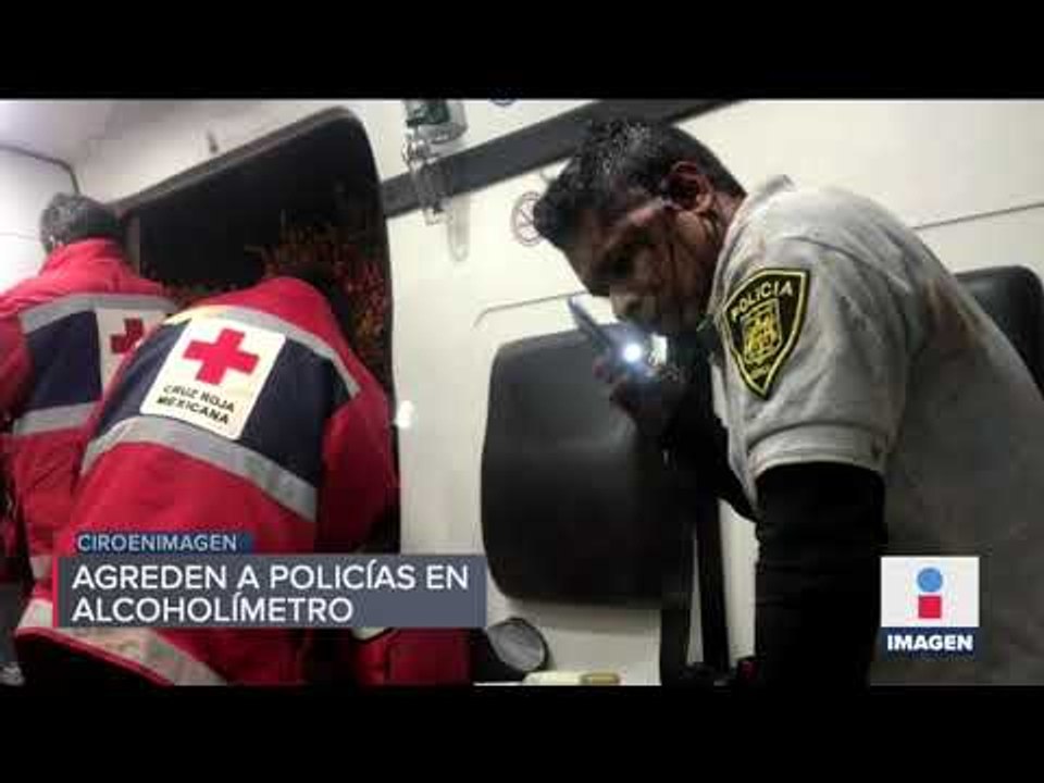 Golpean a policías por defender a conductor ebrio en CDMX | Noticias con Ciro Gómez Leyv