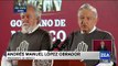 López Obrador usa playera conmemorativa del caso Ayotzinapa