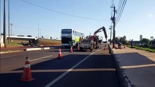 Trânsito fica travado em trevo e motoristas têm transtornos