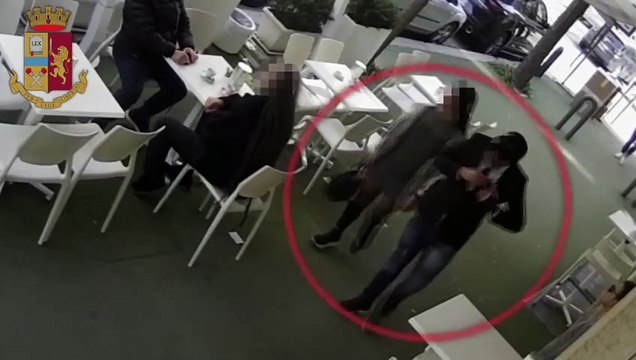 Puglia: scambiato per rapinatore, 120 giorni di carcere per errore padre di tre figli rischia salute dopo sciopero della fame. La moglie ai domiciliari subito dopo il parto e i veri criminali ancora a piede libero - video